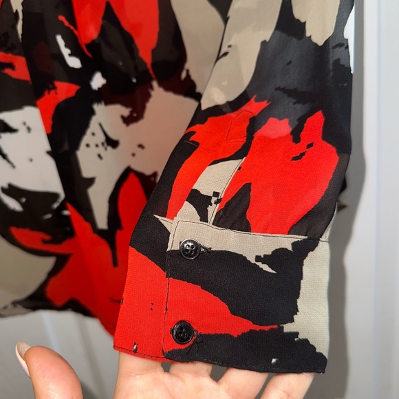 Guess women’s button down blouse - small - Picture 4 of 6